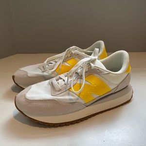 New Balance 237
